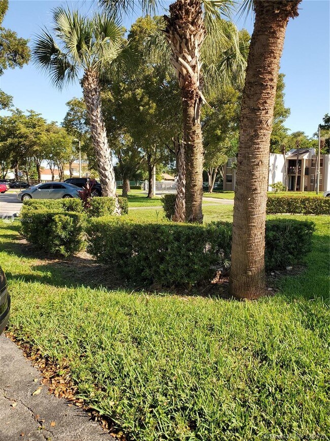 Building Photo - 3561 SW 117th Ave
