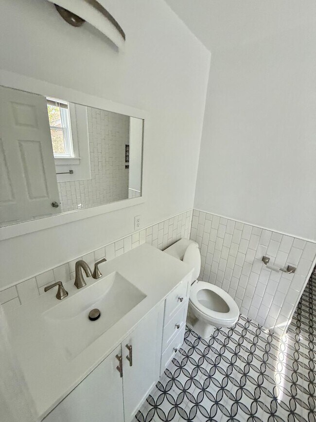 Building Photo - 402 Bonner St