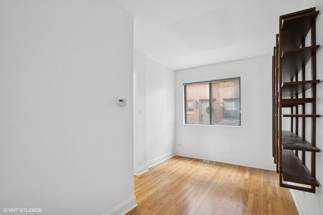 Foto del edificio - 3759 N Kenmore Ave