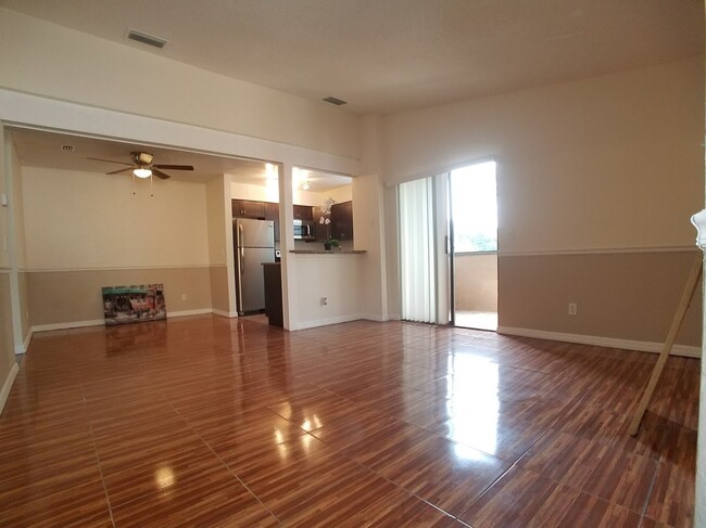 Building Photo - Beautiful Remodeled 1/1 Condo x Rent @ Winter Park in front of Full Sail.