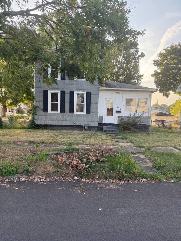 Primary Photo - 935 7th St SW