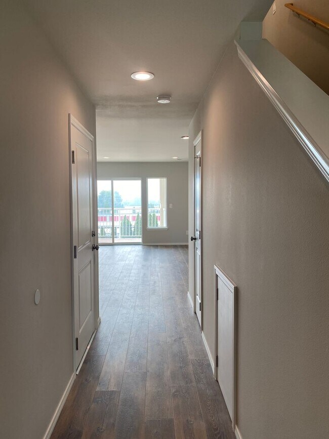 Building Photo - 51 Phoebe Ln