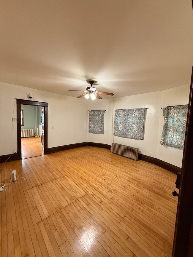 Foto del edificio - 869 Geranium Ave E