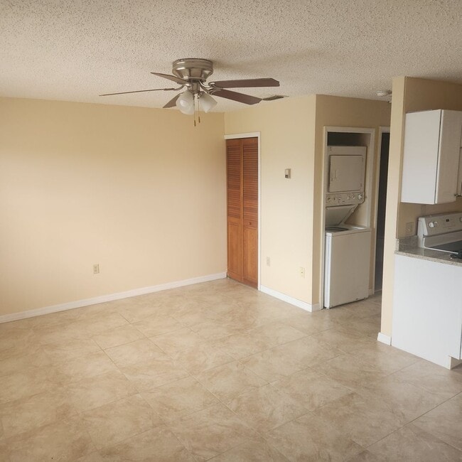 Foto del edificio - 1 bedroom 1 bath washer /Dryer included