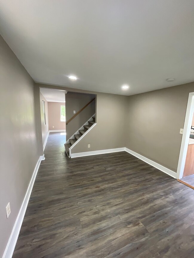 Foto del edificio - Beautifully renovated 5 bed 2 bath home re...