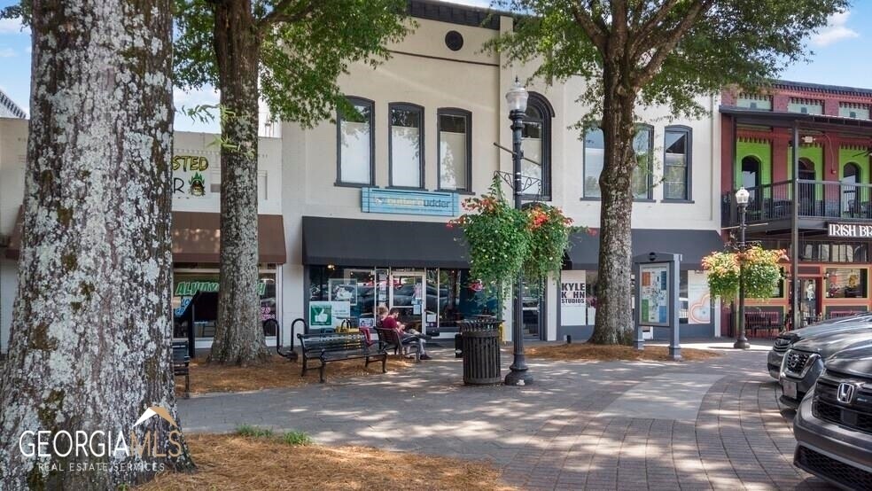 Primary Photo - 208 Adamson Square