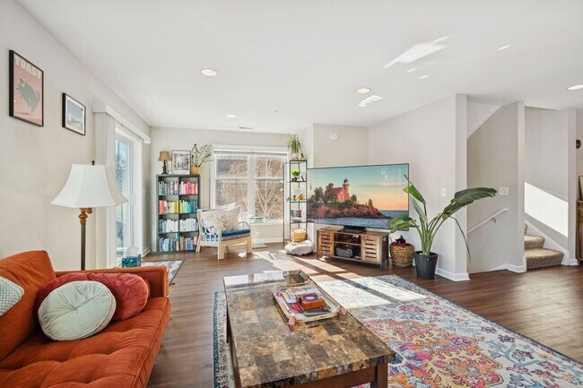 Foto del edificio - 2449 Lyndale Ave S