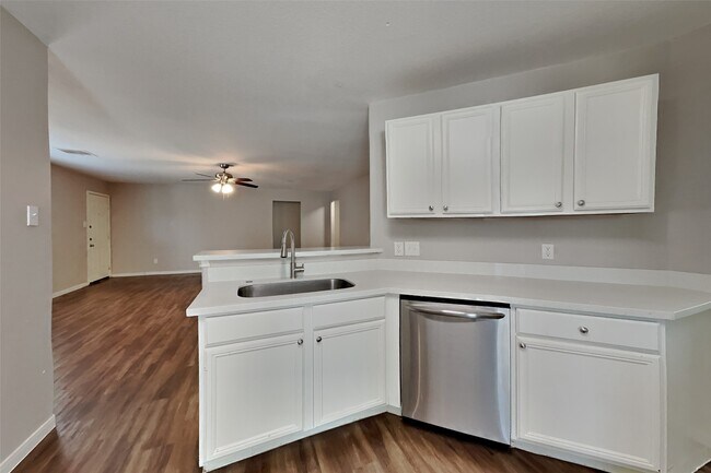 Building Photo - 16716 Foursquare Dr