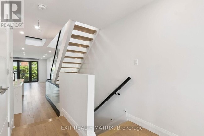 Photo du bâtiment - 675 Cole Ave S