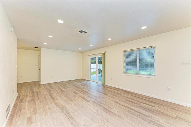 Building Photo - 3707 Kingswood Dr