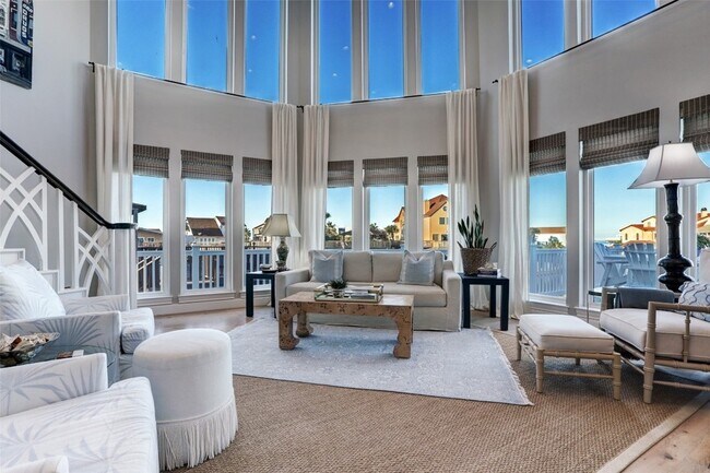 Foto del edificio - 1834 Tiki Dr