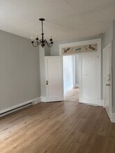 Building Photo - 905 1/2 W Allen St