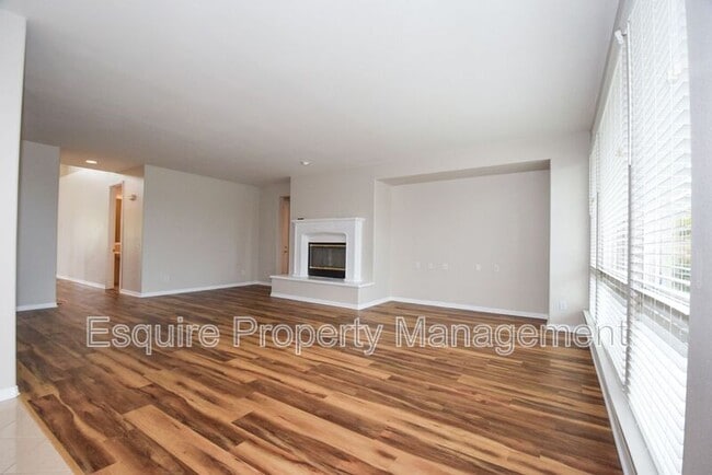 Building Photo - 2895 Diamond Dr