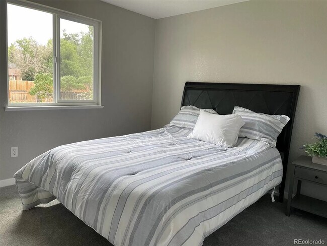 Foto del edificio - 7054 Welch Ct