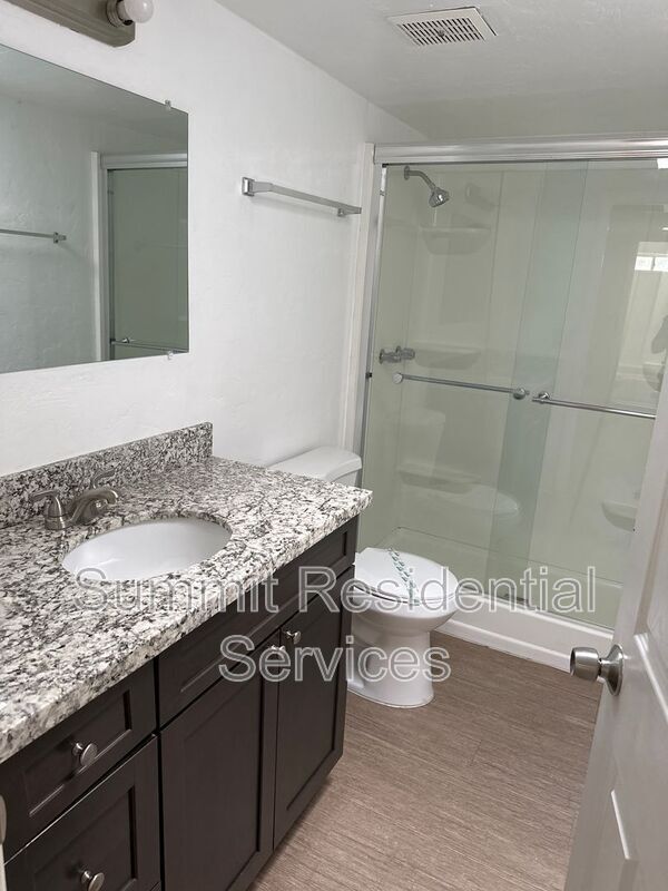 Foto del edificio - 4553 E Bellevue St