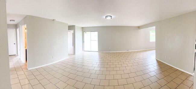 Foto del edificio - Available 7/21/2025 Beautiful 1 story, 4 b...