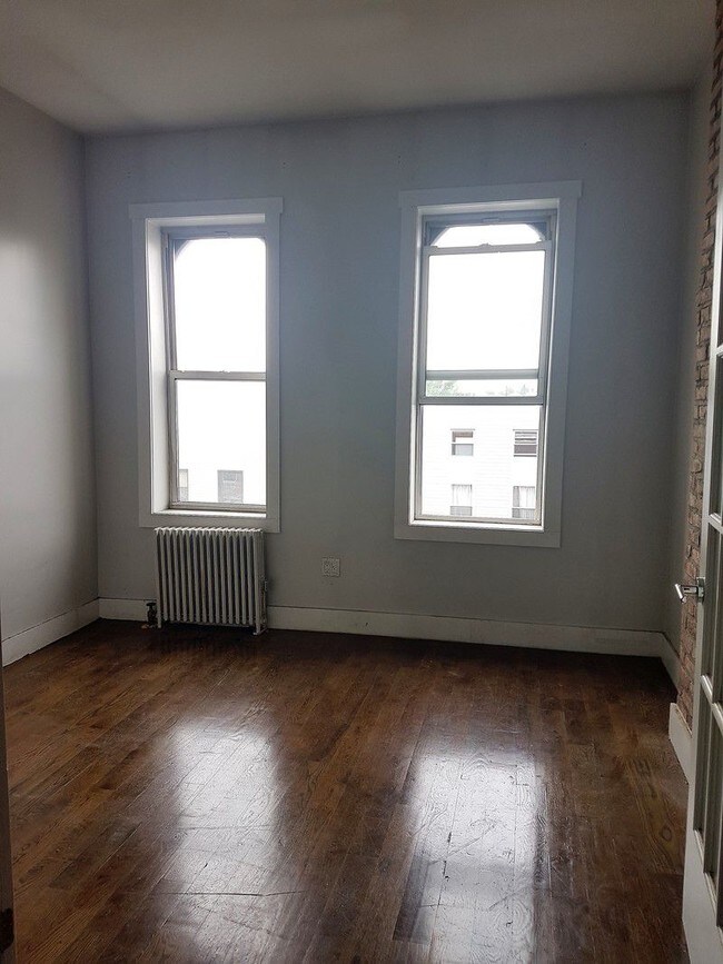 Floorplan - 252 STOCKHOLM ST