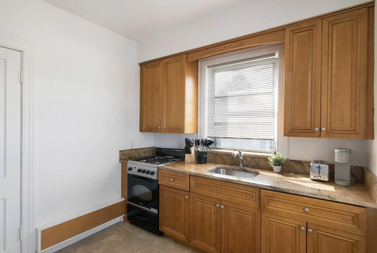 Primary Photo - 333 Walton Blvd