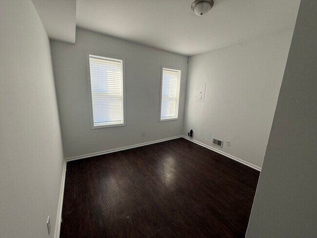 Foto del edificio - Freshly updated 2-bedroom unit, $1,450.00, Southbridge neighborhood, Wilmington