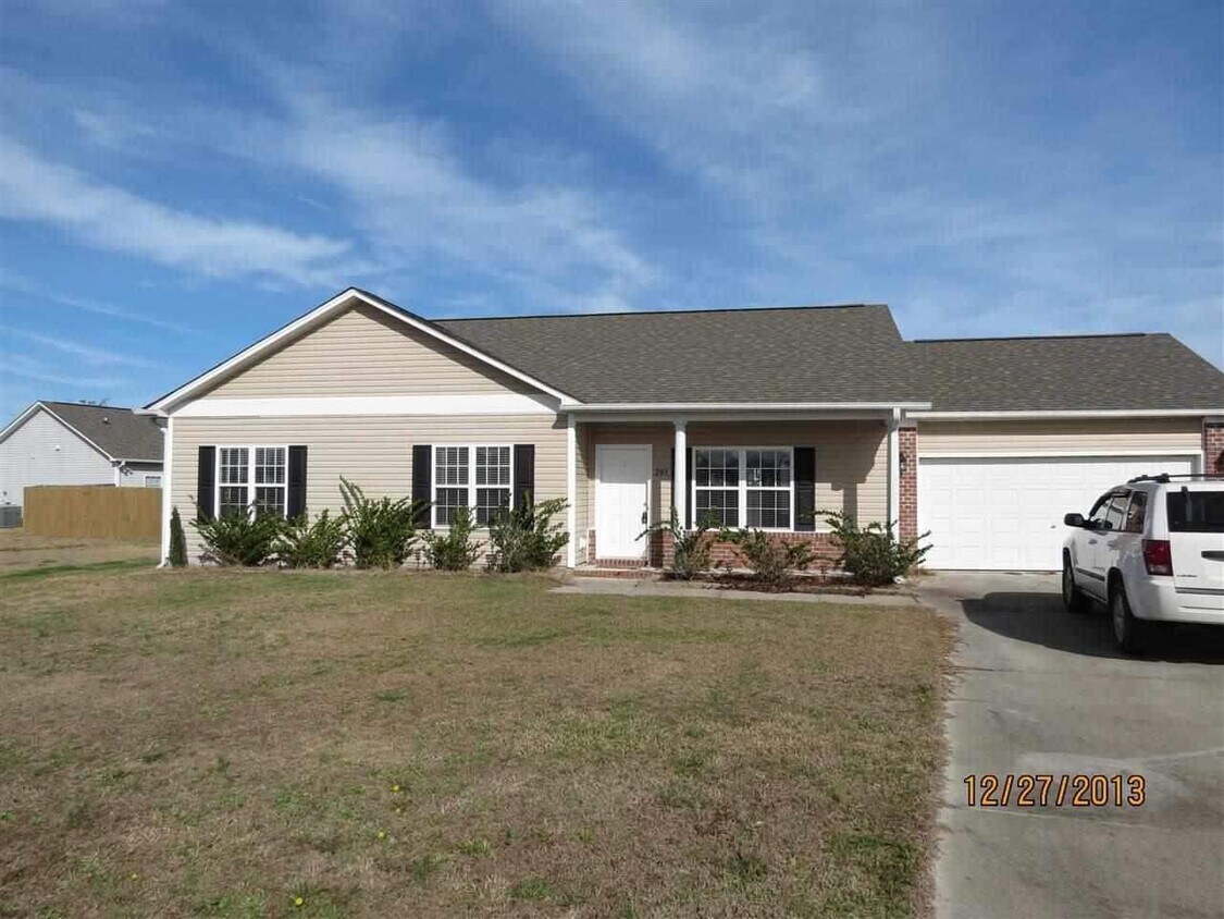 203 Chandler Ct, Maysville, NC 28555 House Rental in Maysville, NC