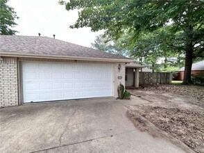 Building Photo - 884 N Daisy Ln