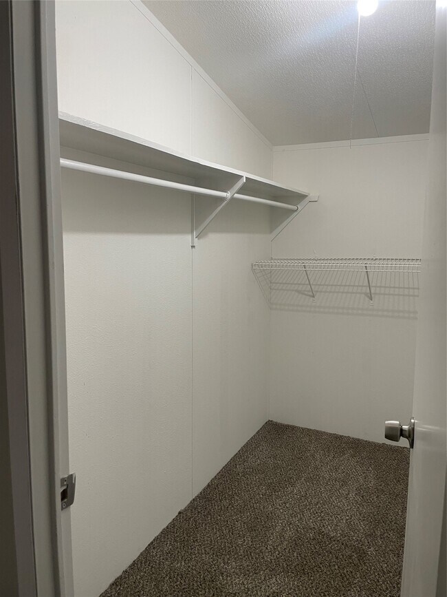 Foto del edificio - 15661 Deer Glen Ln