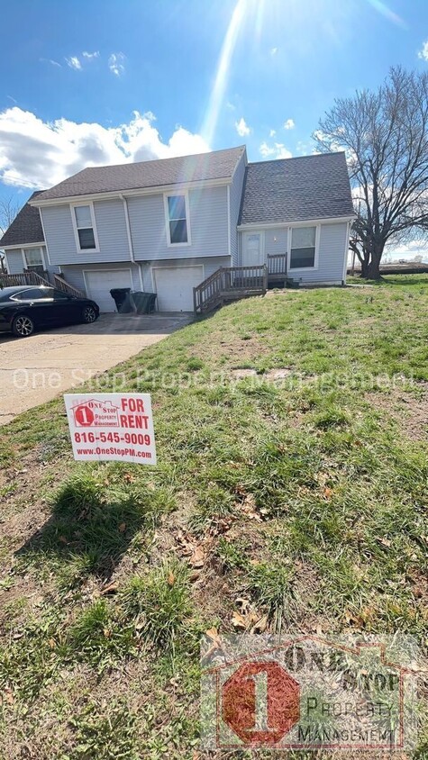 Primary Photo - 3 Bedroom, 1 Bathroom Duplex for Rent in I...