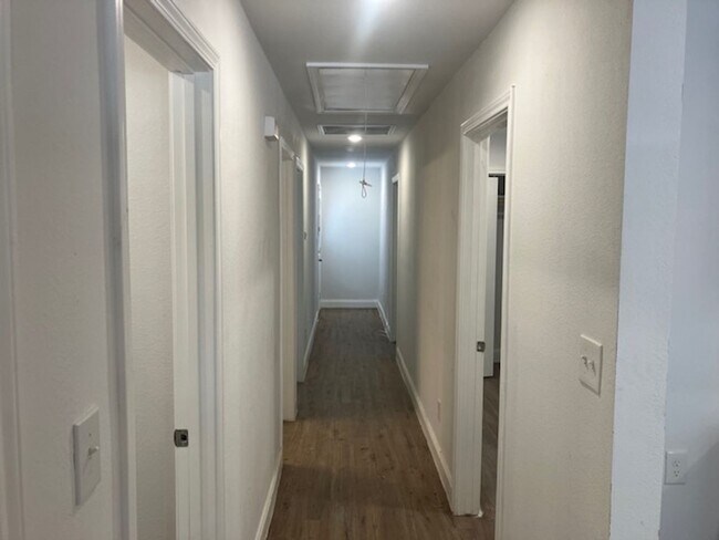 Building Photo - 119 Chisholm Trail