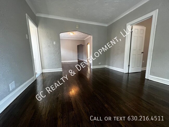 Foto del edificio - ***UPDATED 5 BDRM - 2 FULL BTH / DETACHED ...