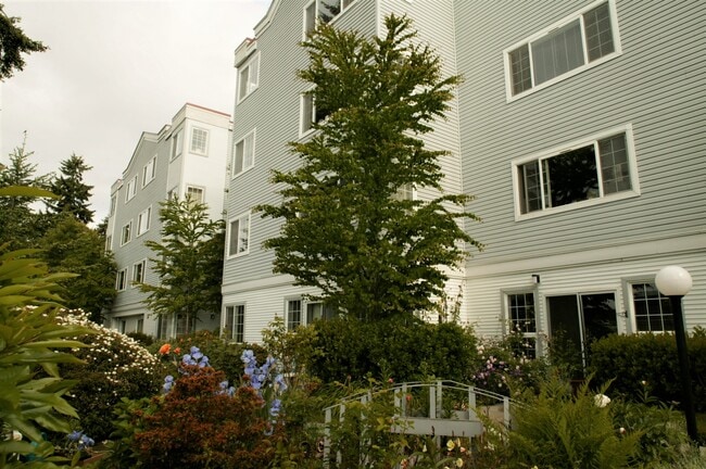 Building Photo - 234 Wood Ave SW
