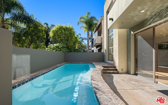 Building Photo - 143 Union Jack Mall