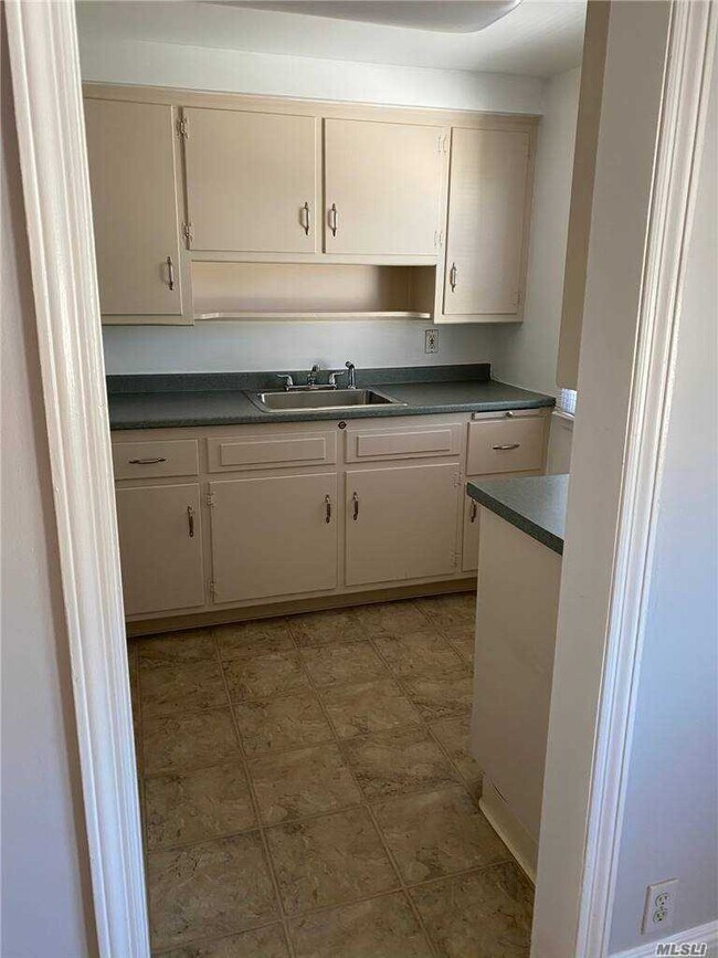 Building Photo - 47 Beechwood Ave