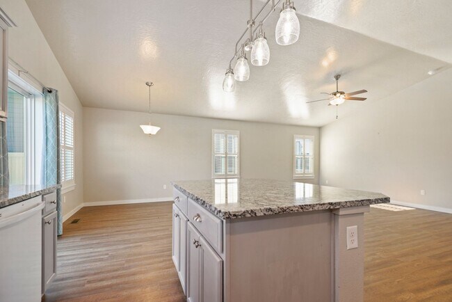 Foto del edificio - Newer 3 Bedroom Home in Kuna _ Pet Friendl...