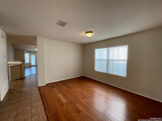 Foto del edificio - 7450 Scordato Dr