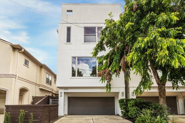 Foto del edificio - 6126 Clyde St