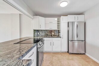 Building Photo - 3199 S Ocean Dr