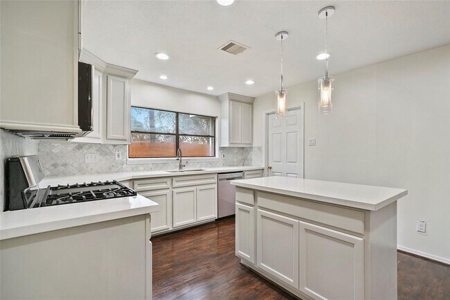 Building Photo - 4810 Culmore Dr