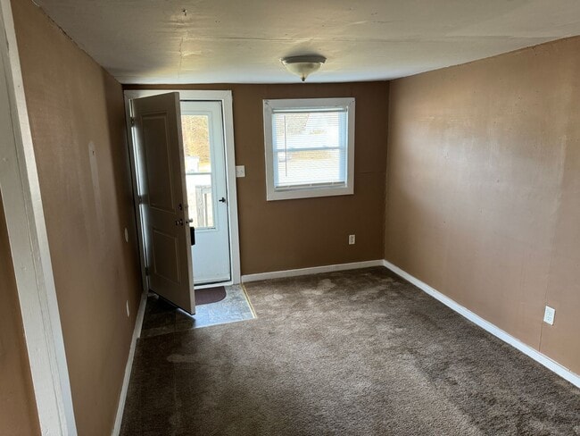 Building Photo - 1 Bedroom House