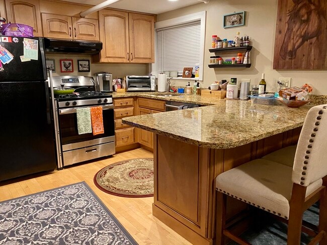 Kitchen - 1419 W Balmoral Ave