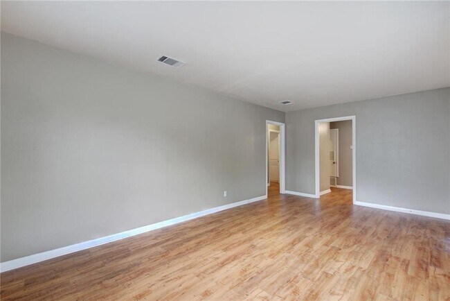 Building Photo - 507 Bellevue Plz