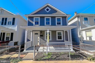 Building Photo - 427 Highland Ave