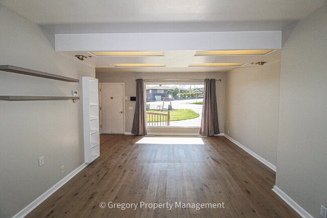 Building Photo - 4418 Colby Ave