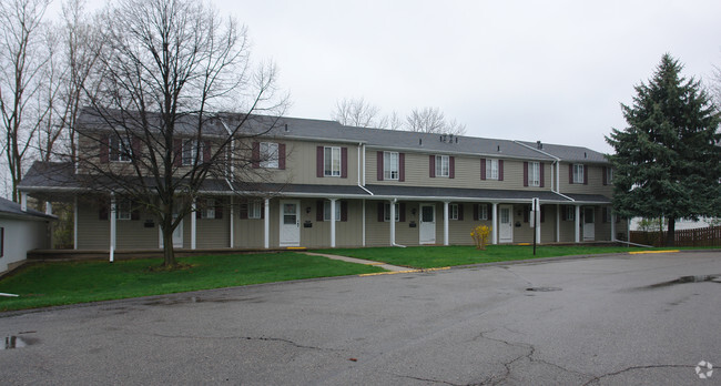 Building Photo - Peppertree Park Lansing Township