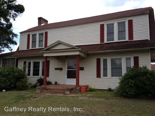 Primary Photo - 215 S Logan St