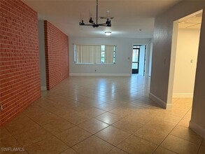 Building Photo - 4524 SE 11th Pl