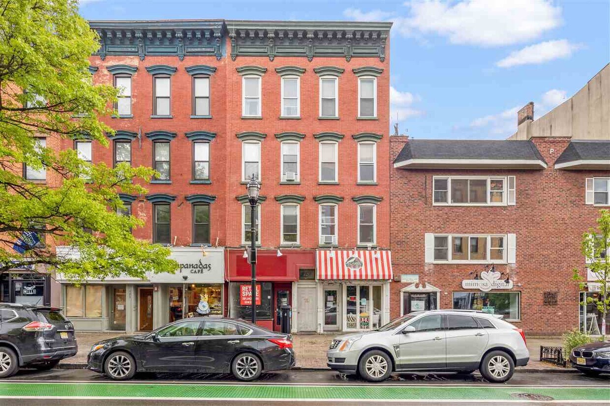 Primary Photo - 121 Washington St