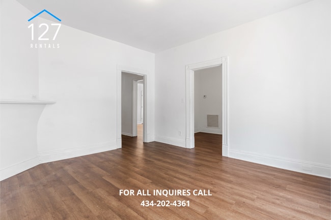 Building Photo - Spacious 2-Bedroom Apartment with Modern Updates and Off-Street Parking