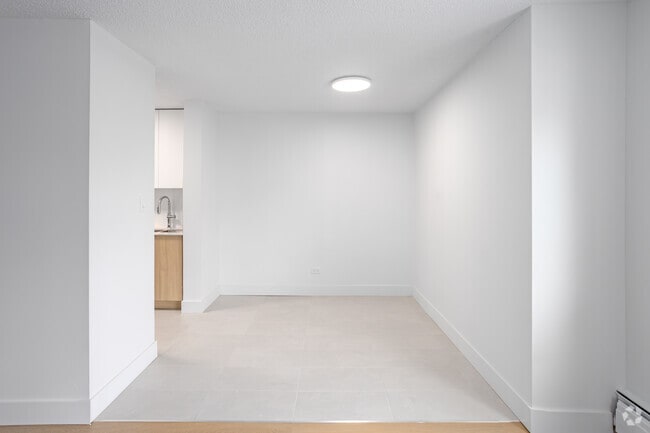 2BR, 1BA - 848SF - Dining Room - Axis Tower