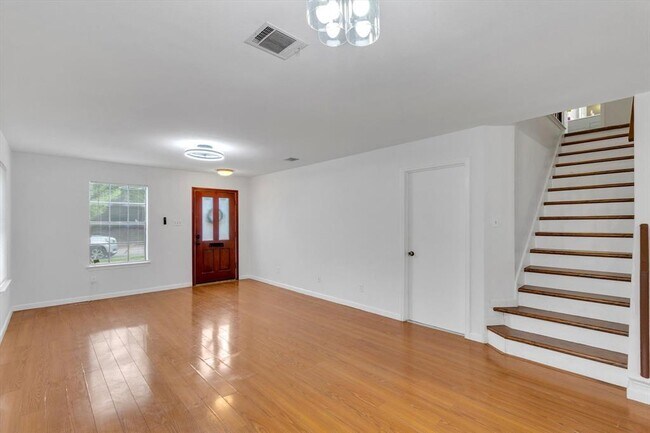 Building Photo - 910 Crieff Cross Dr