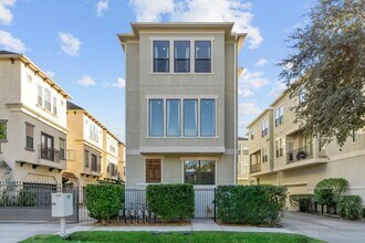 Building Photo - 1320 W 25th St